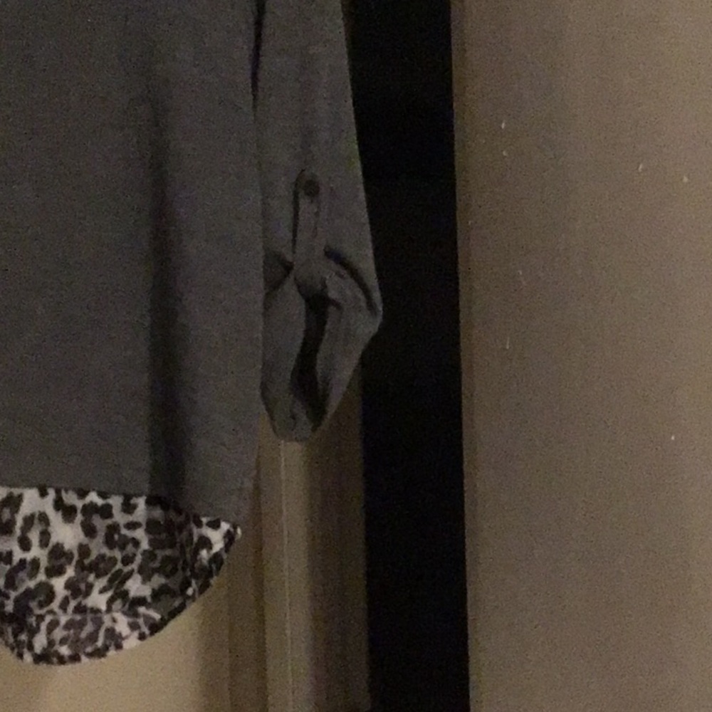 I.N. Studio size large